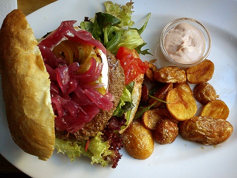 burger, image by user cyclonebill via Wikimedia Commons