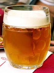 glass of beer, image by Wikimedia Commons user Antoine1023