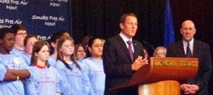 Anti-Smoking Advocates Joined by Champion Athlete