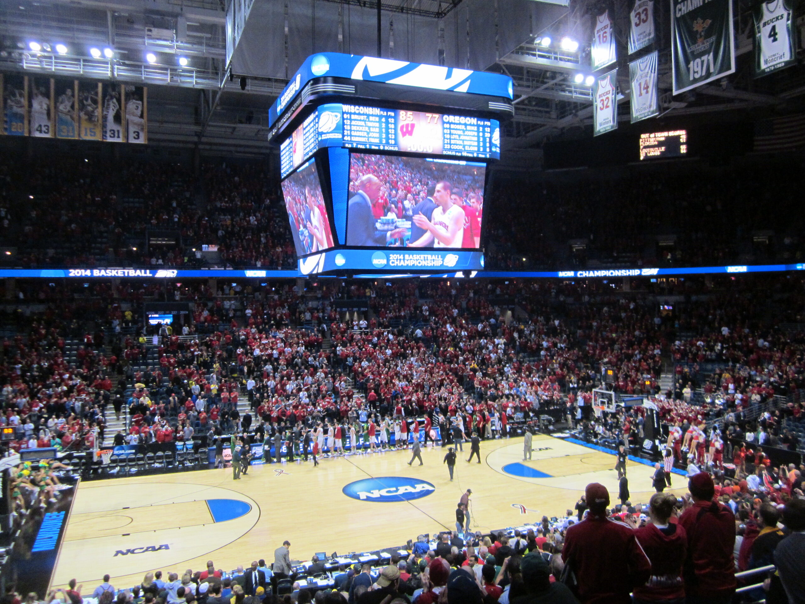 Badgers defeat Oregon to proceed to the next NCAA round in basketball