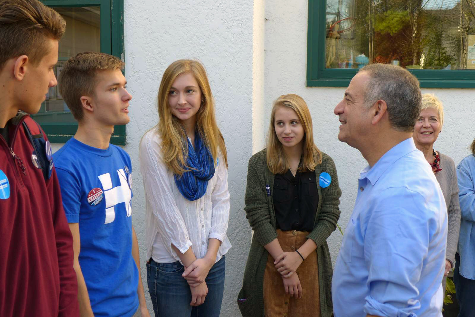 Feingold Takes Time To Rally Volunteers In Campaign’s Closing Days