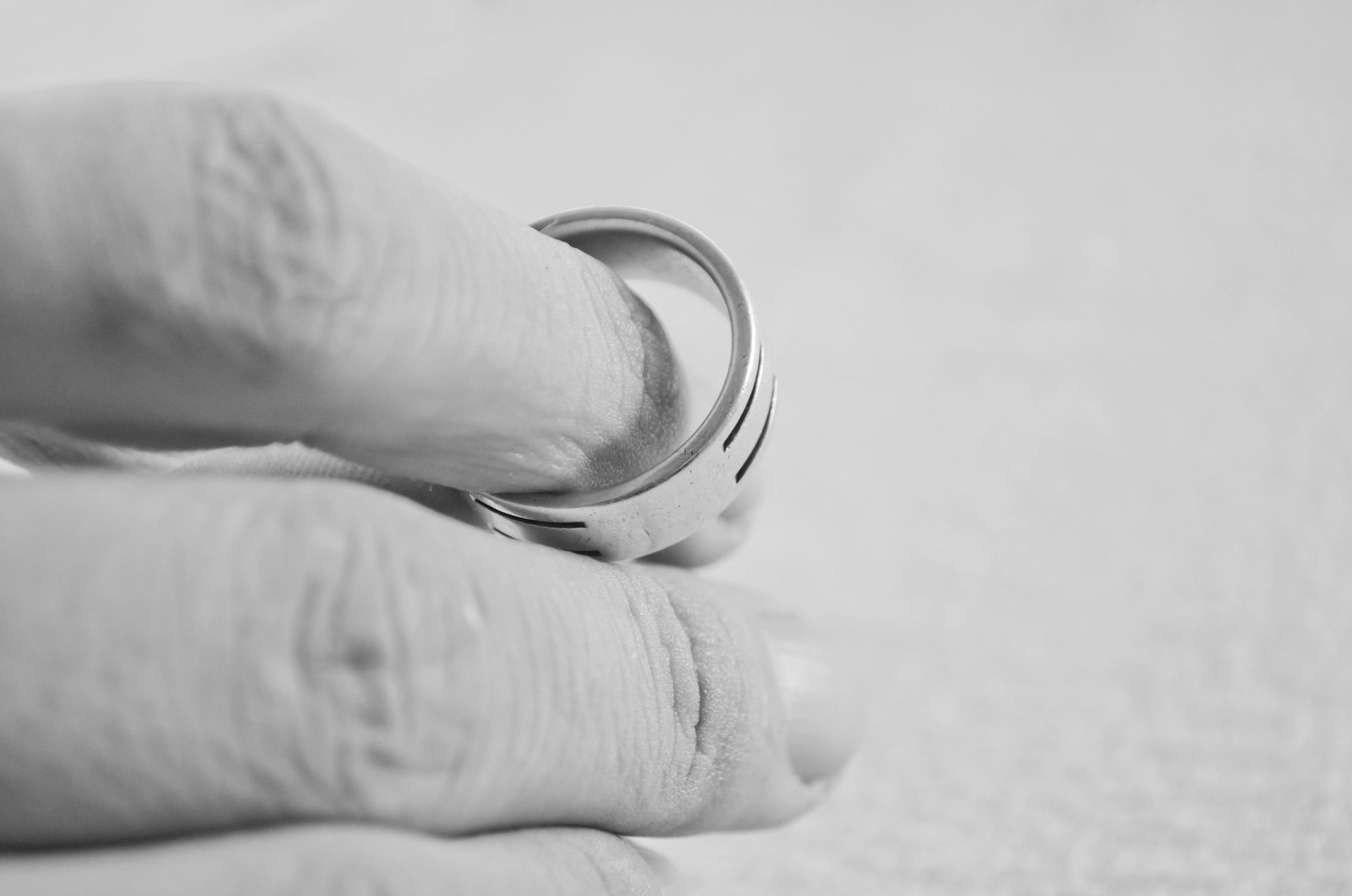 loose wedding ring