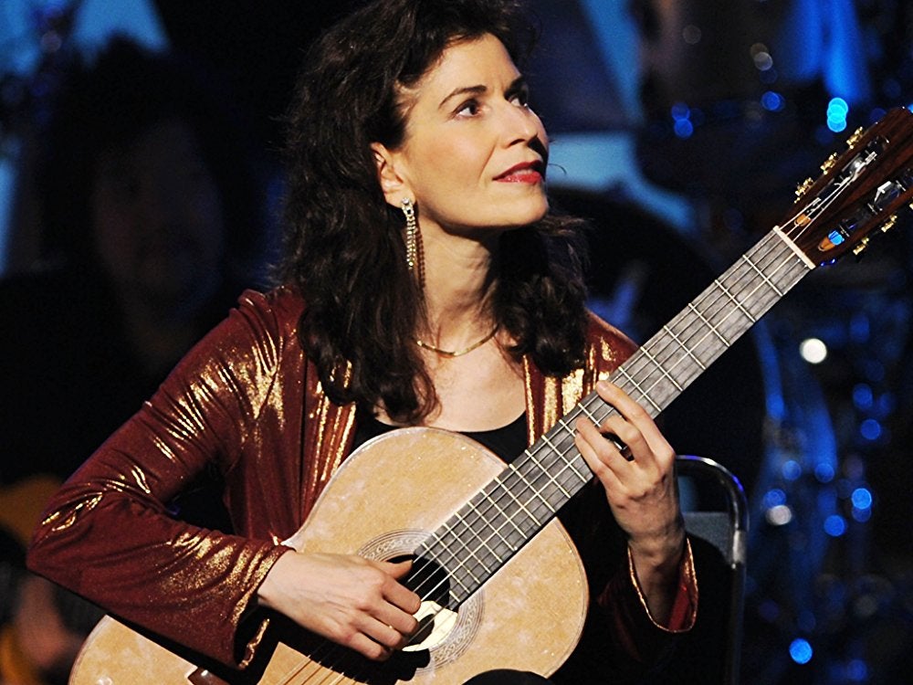 Photo of classical guitarist Sharon Isbin