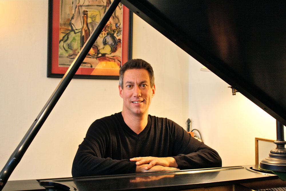 Photo of pianist Mark Valenti