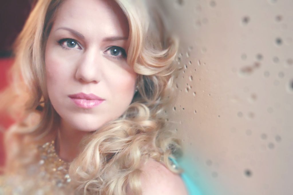 Photo of soprano Elizabeth Caballero