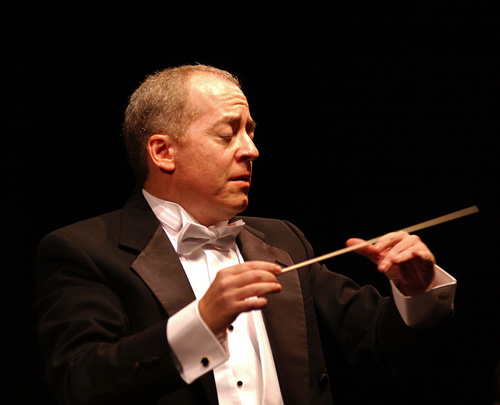 Photo of conductor Jeffrey Schindler