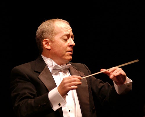 Photo of conductor Jeffrey Schindler