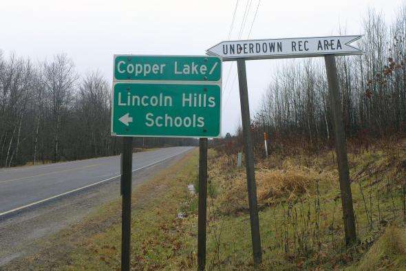 Signs showing way to Lincoln Hills and Copper Hills