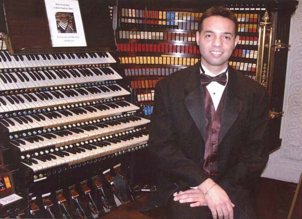 Photo of Jelani Eddington at the Wanamaker Organ in Philadelphia
