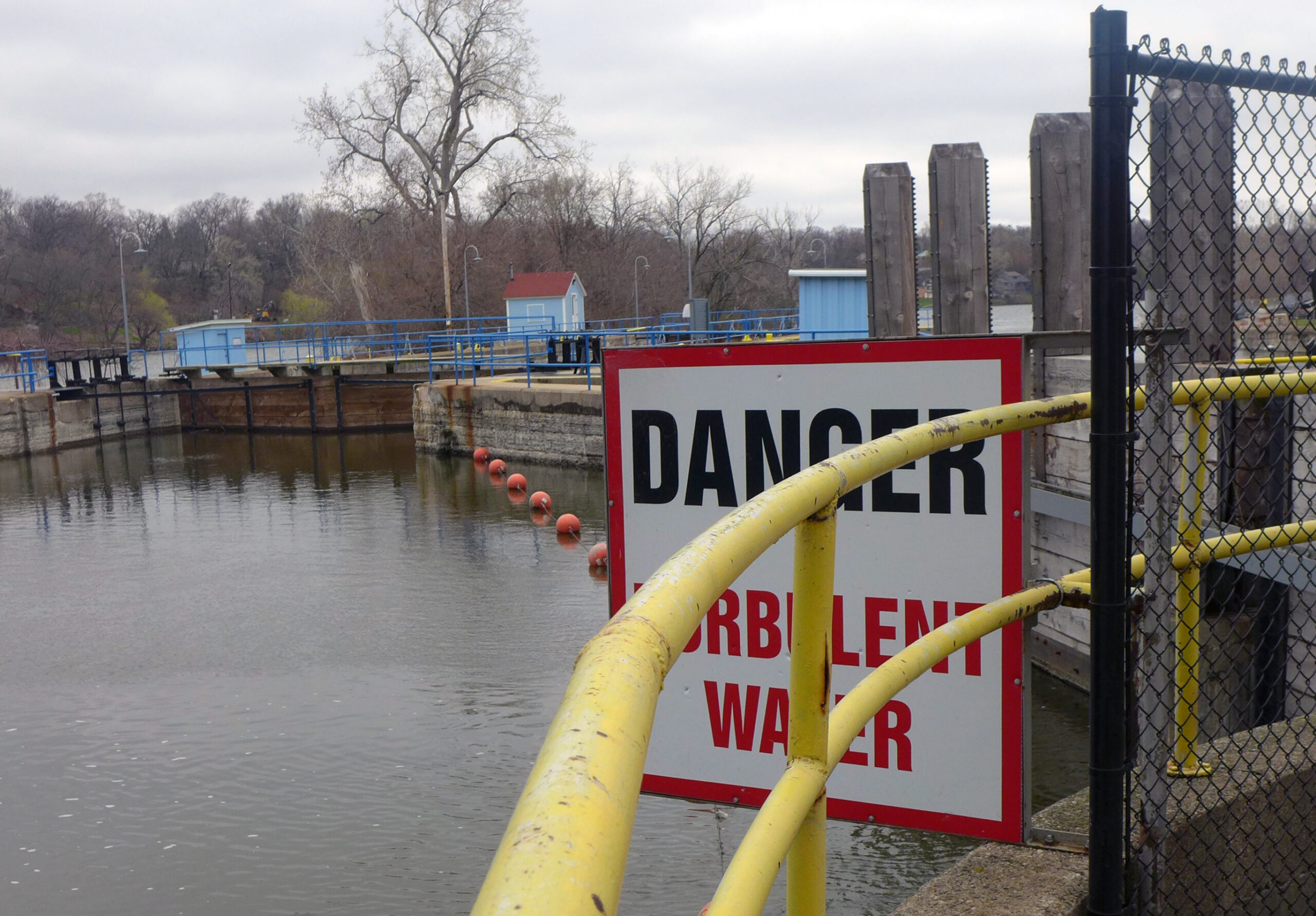 Fox River Lock System Seeks To Install Electric Fish Barrier