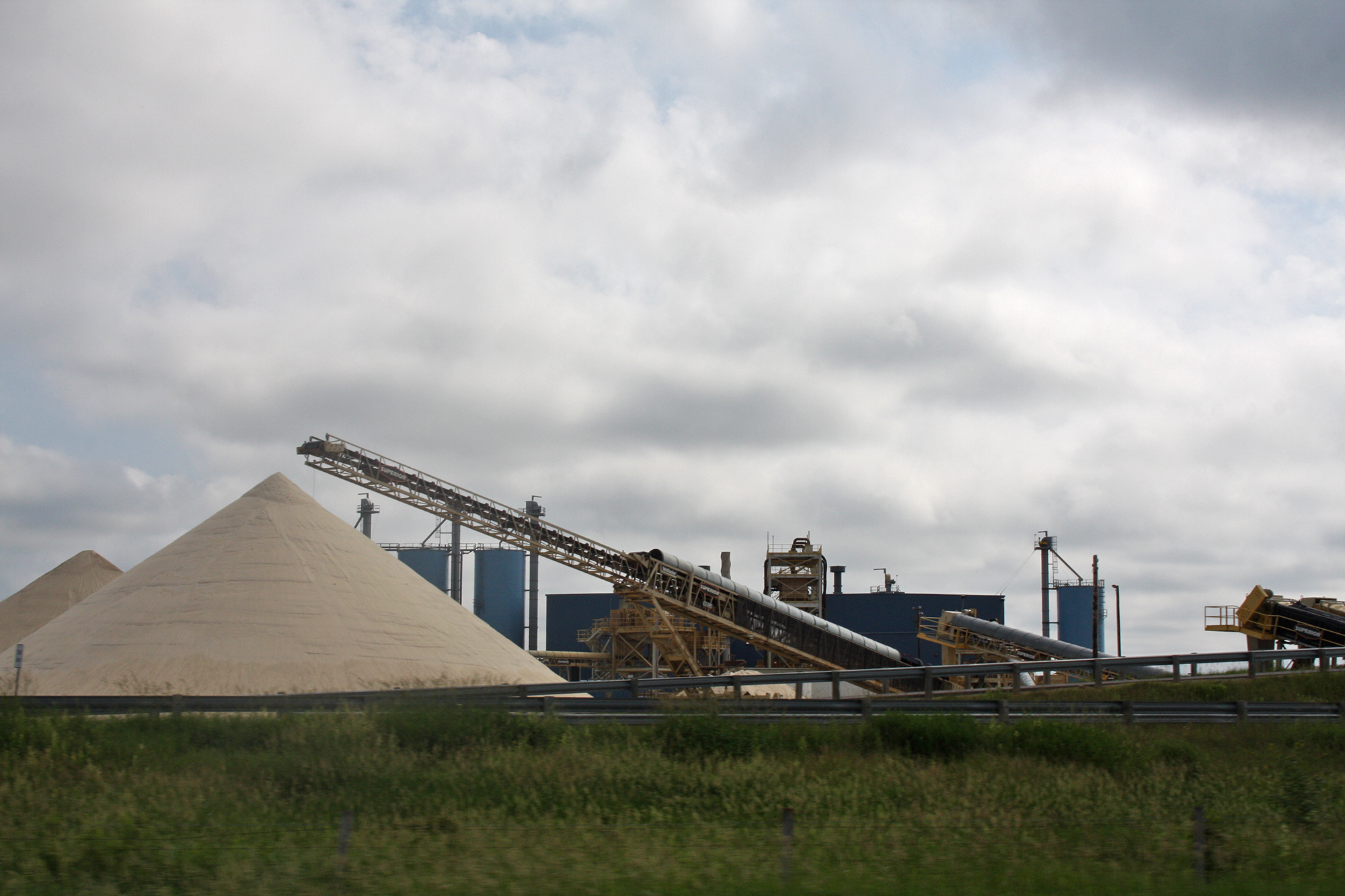 Despite oil price surge, analysts don’t expect resurgence of Wisconsin frac sand industry