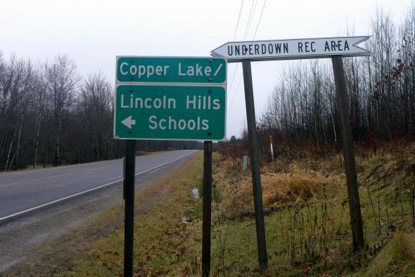 Sign for Copper Lake and Lincoln Hills Schools