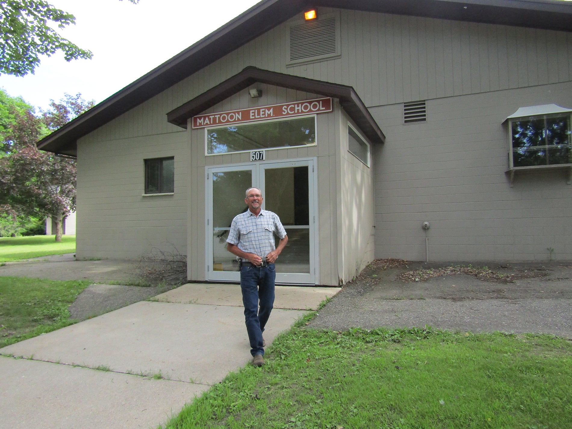 Wade Riemer outside Mattoon Elementary School