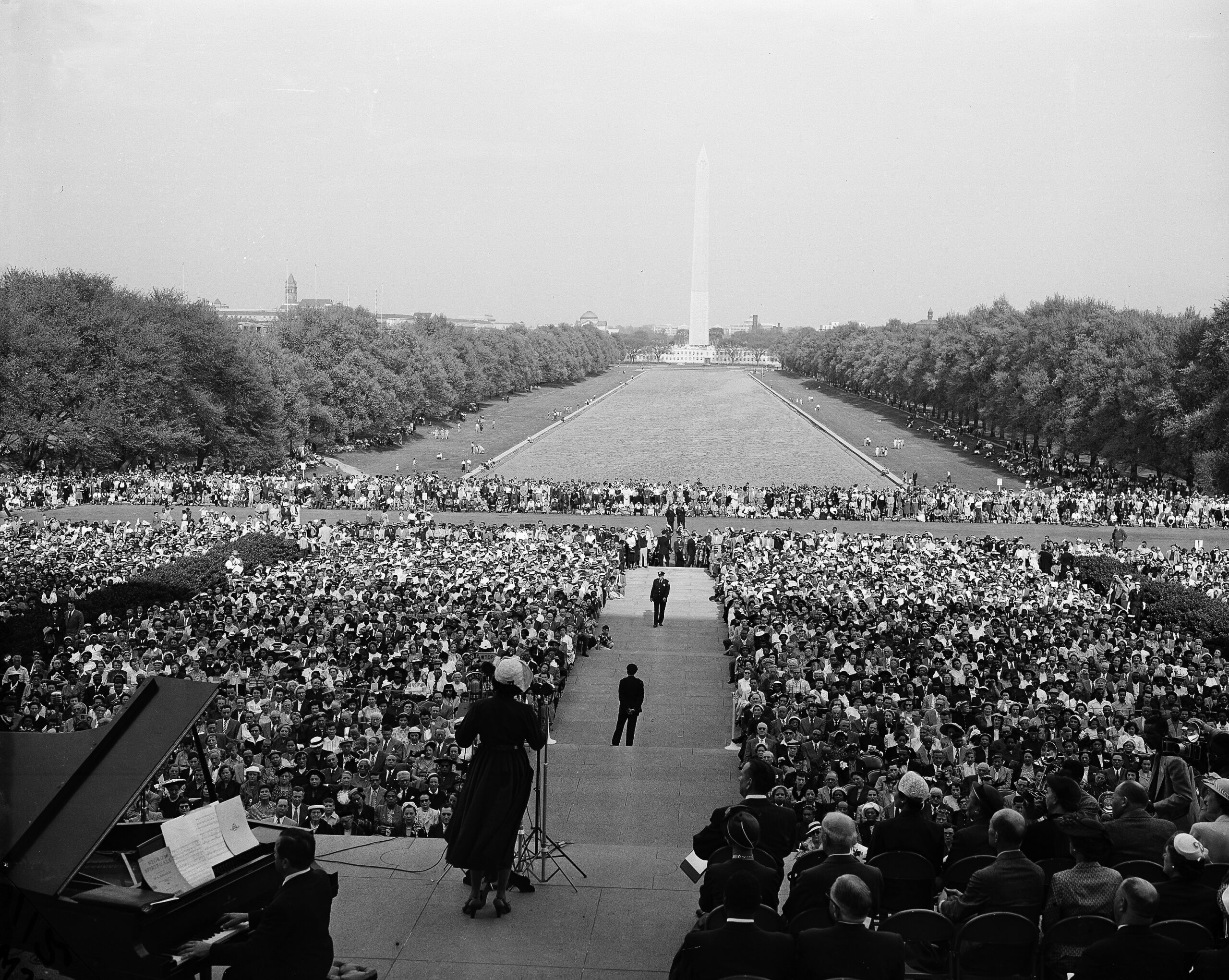 Marion Anderson sings at the Lincoln Memorial in 1952