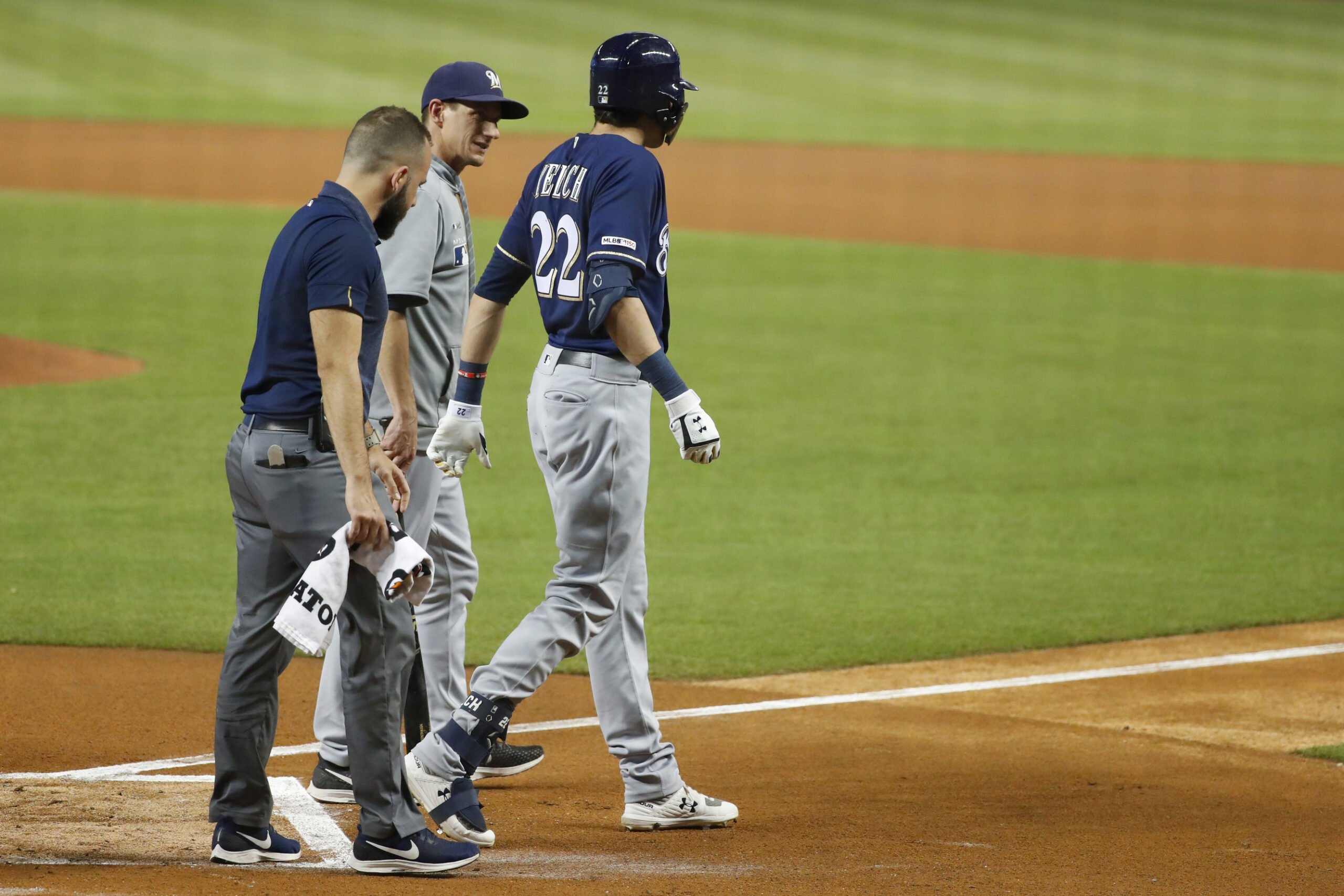 Brewers’ Yelich Won’t Need Surgery, Likely Done For Season