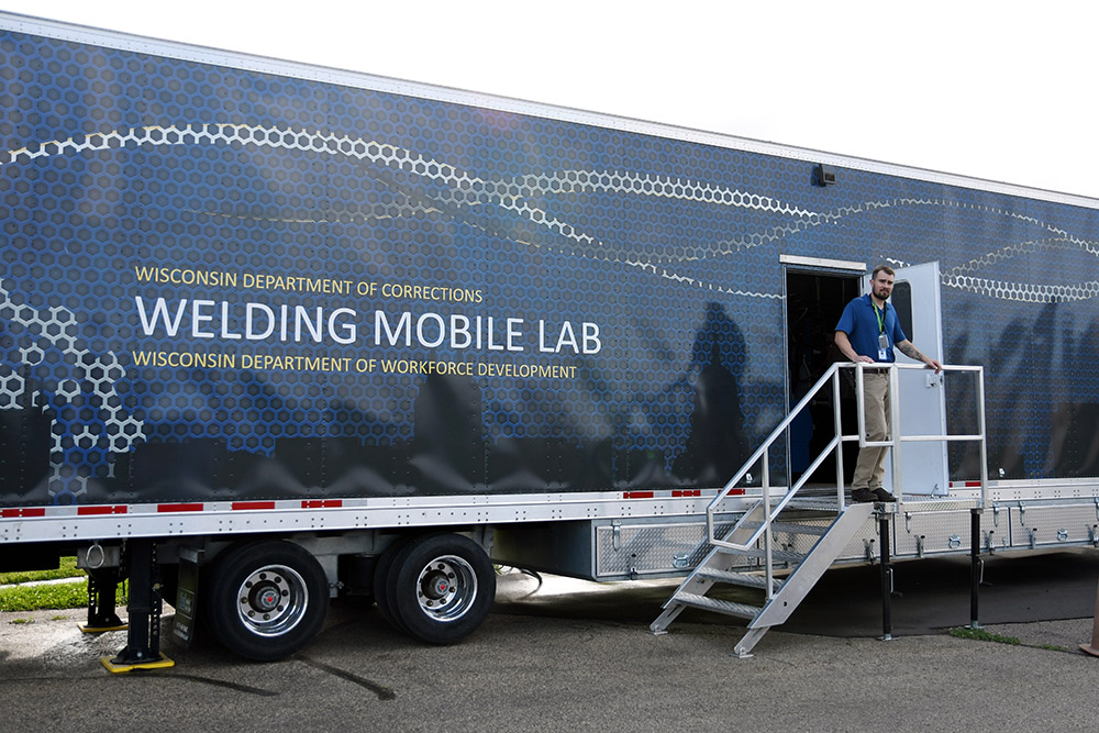Welding mobile lab