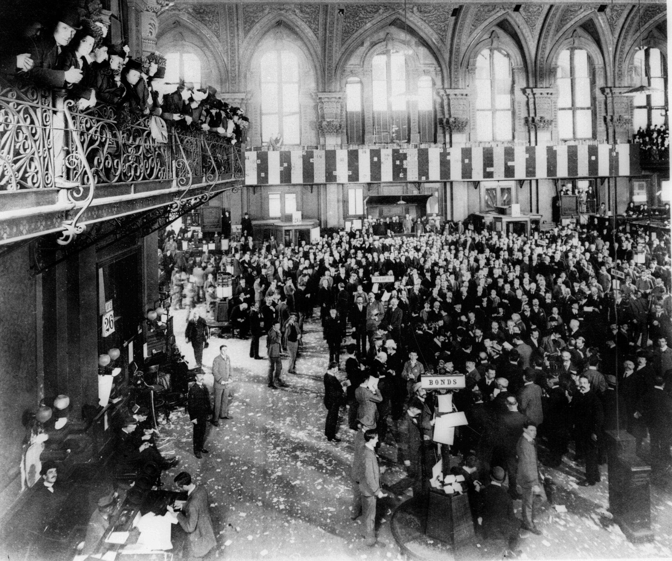 Historic photo of Wall Street traders