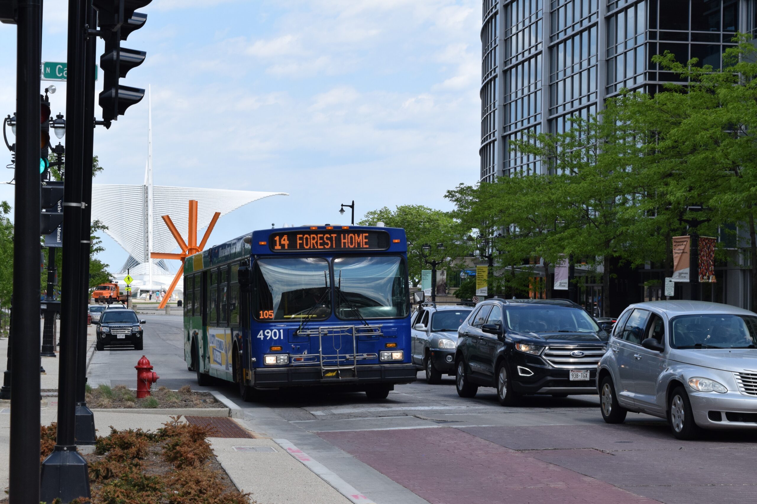 Wisconsin Avenue, Downtown Milwaukee, Public Transit
