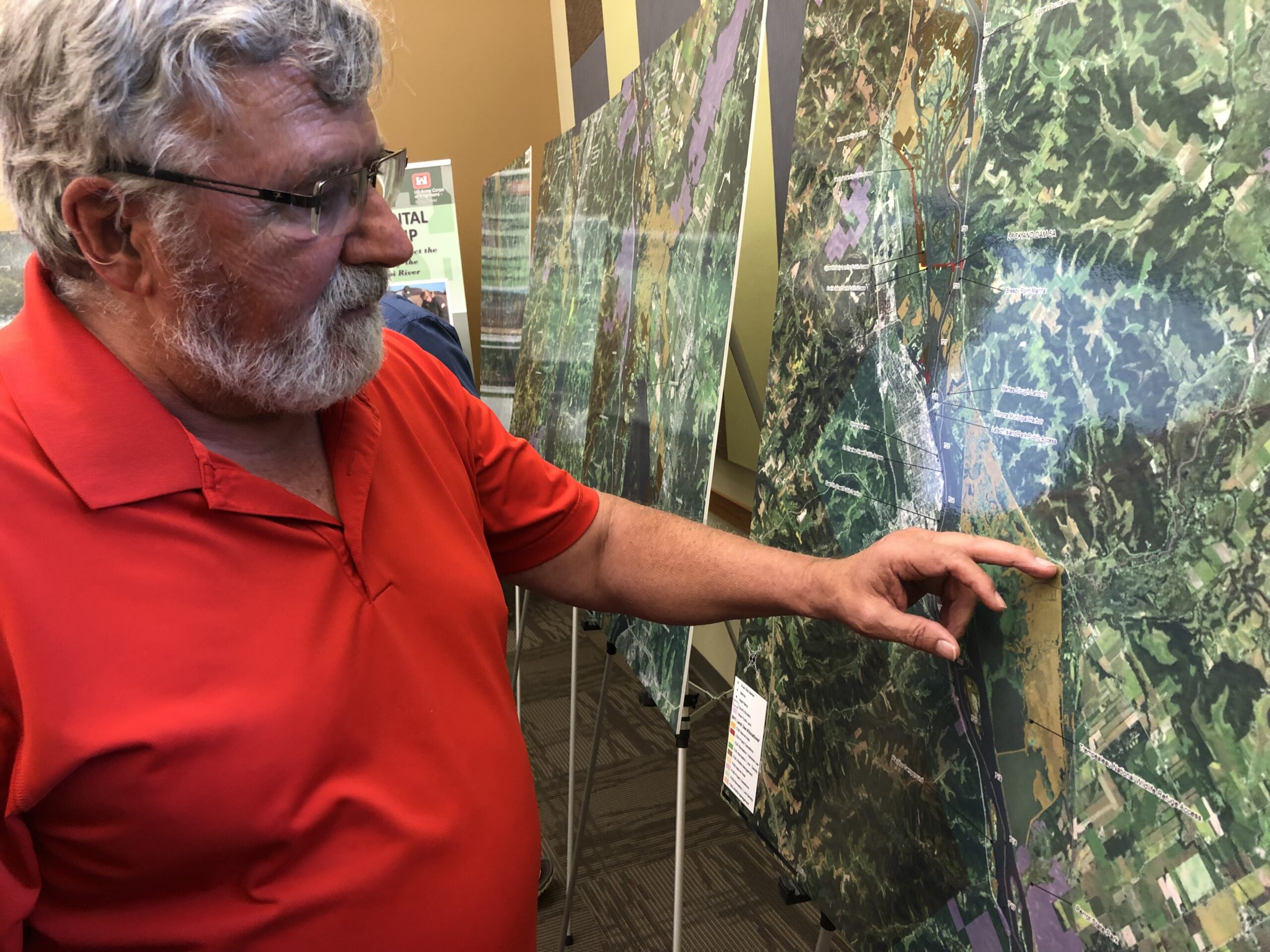 David Danzinger points to Mississippi river map