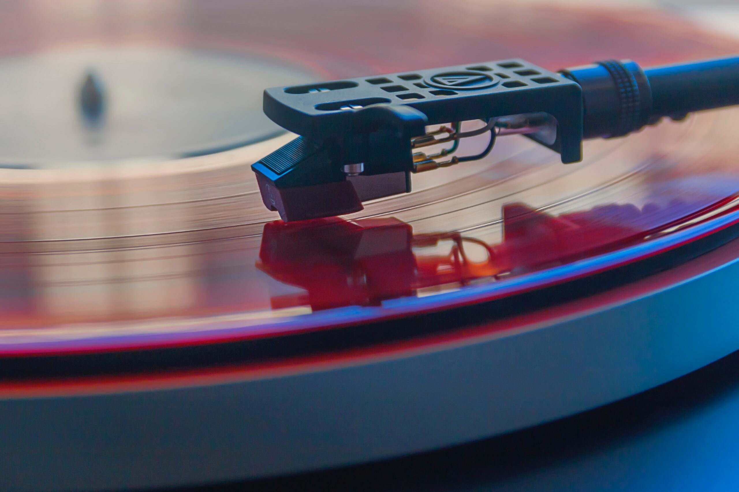 closeup photography of vinyl record playing on turntable