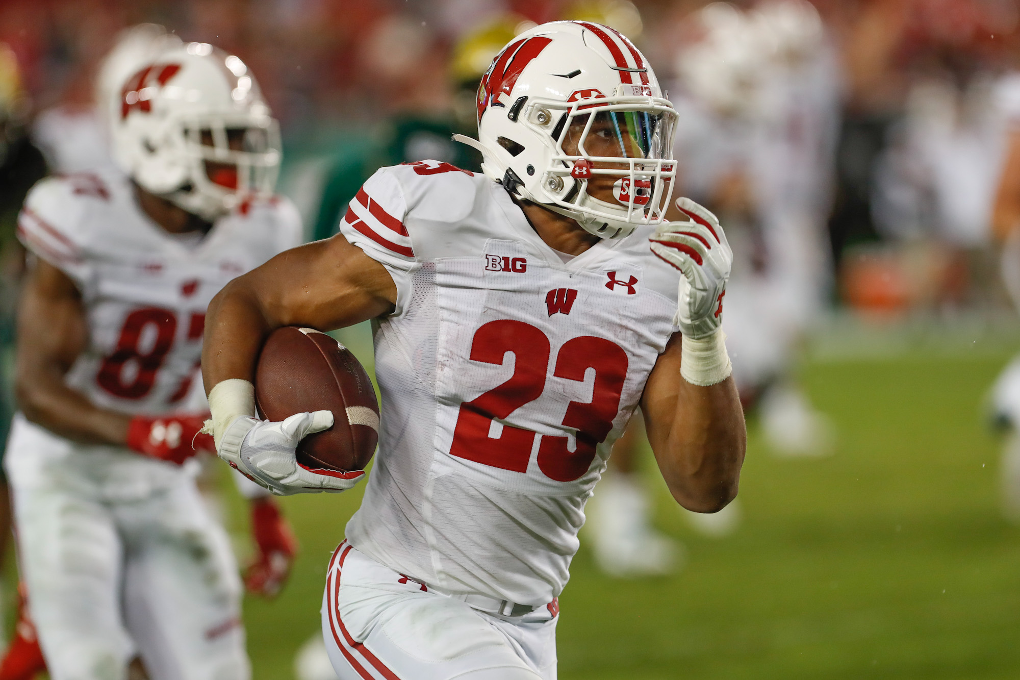 Wisconsin Badgers running back Jonathan Taylor (23) breaks free for a 38-yard touchdown run.