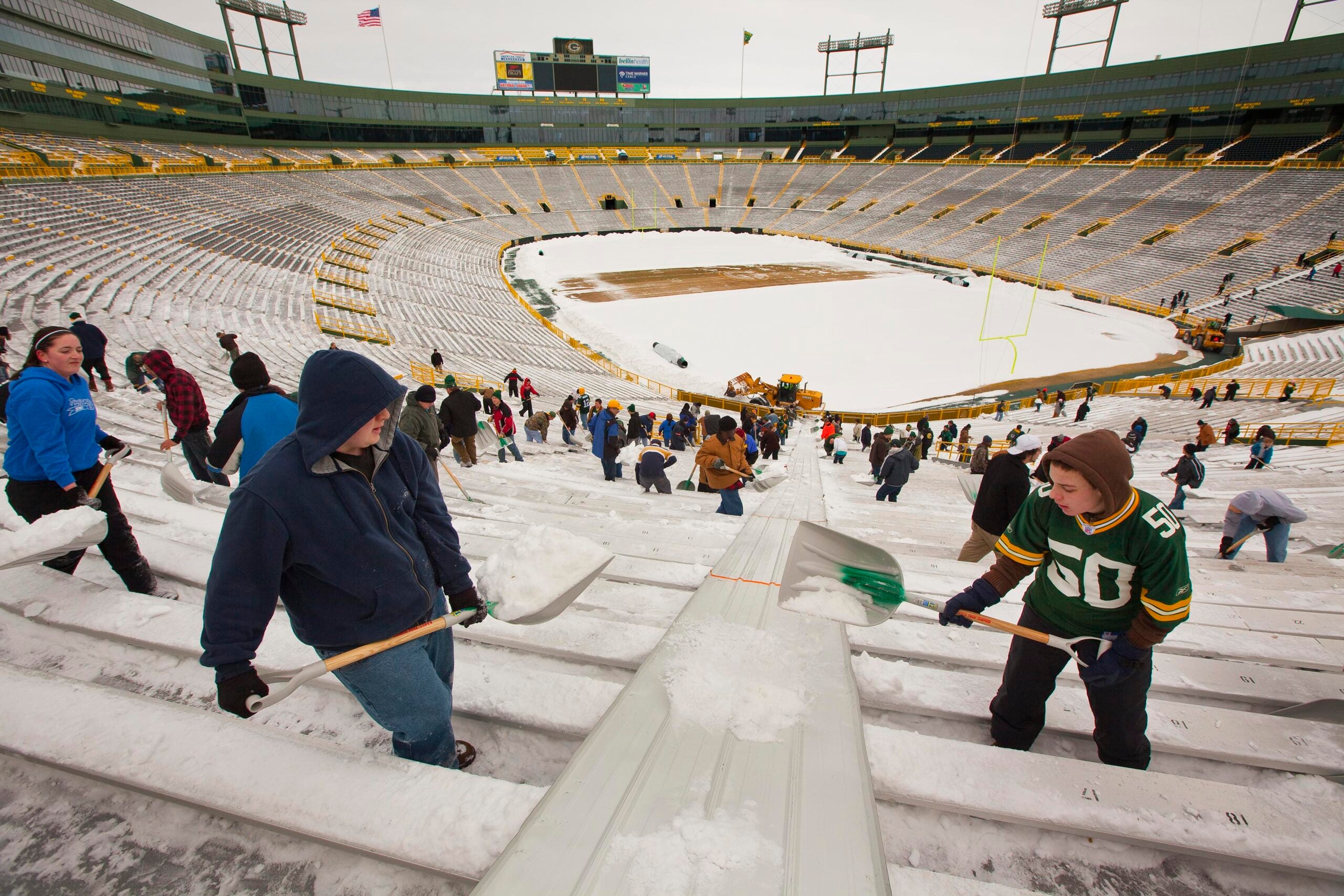 Fans shovel out Lambeau Field