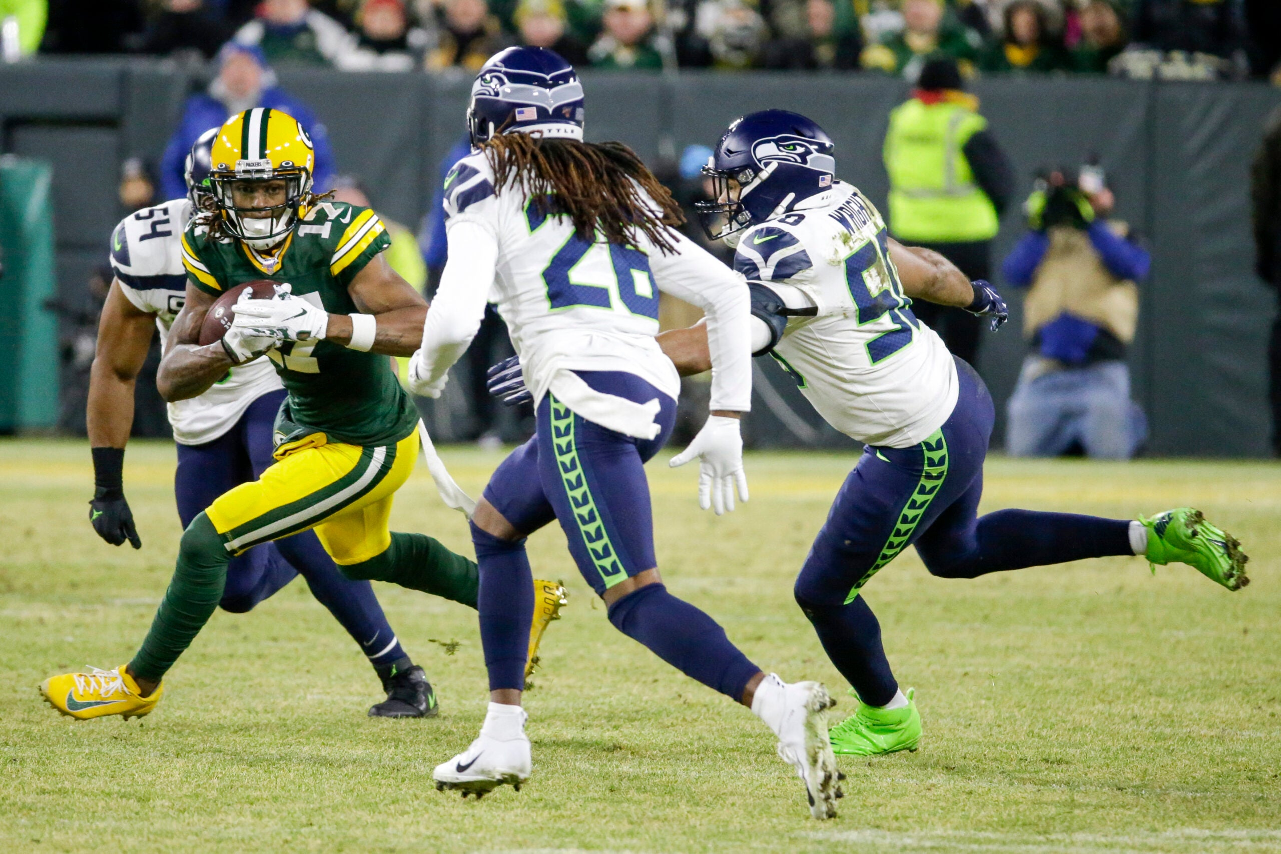 Davante Adams of the Packers runs after a catch in an NFC divisional-round playoff game.