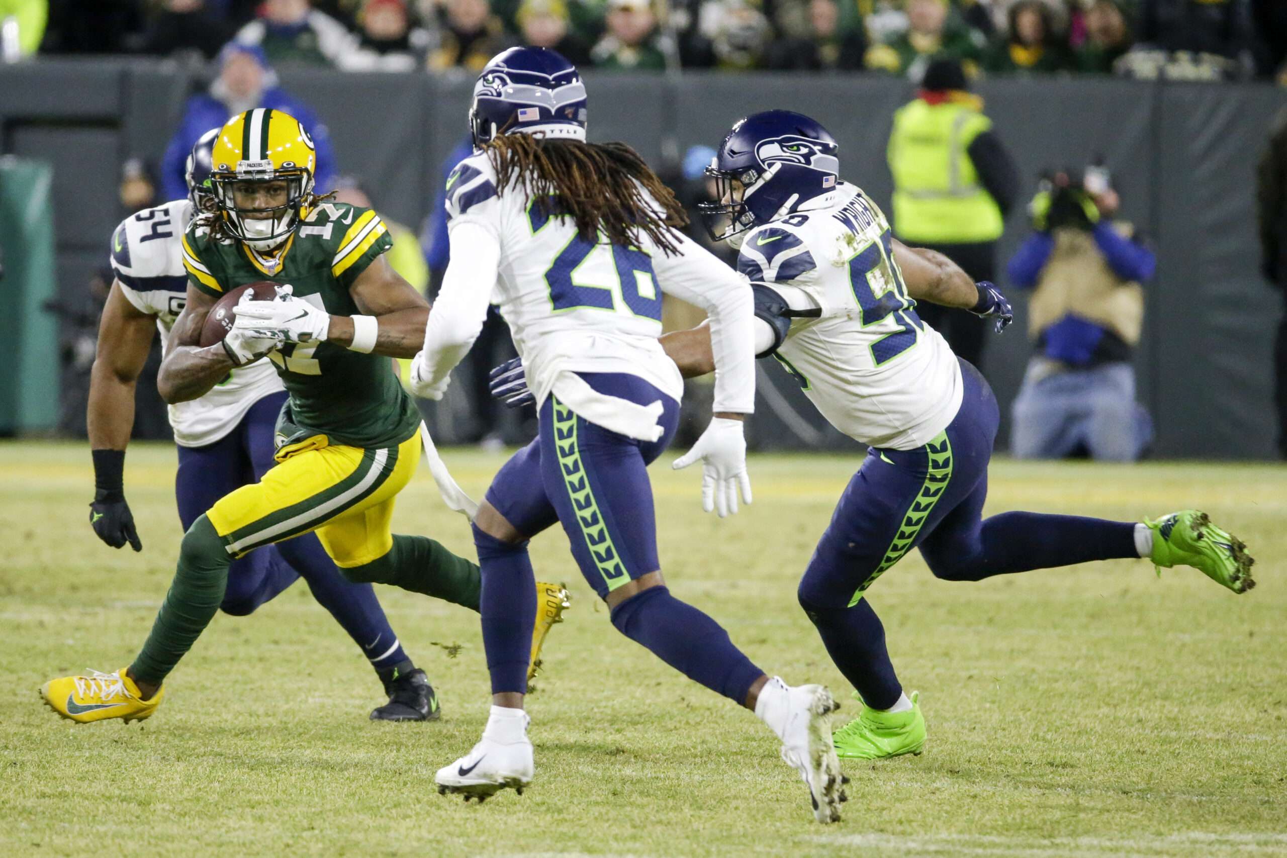 Davante Adams of the Packers runs after a catch in an NFC divisional-round playoff game.