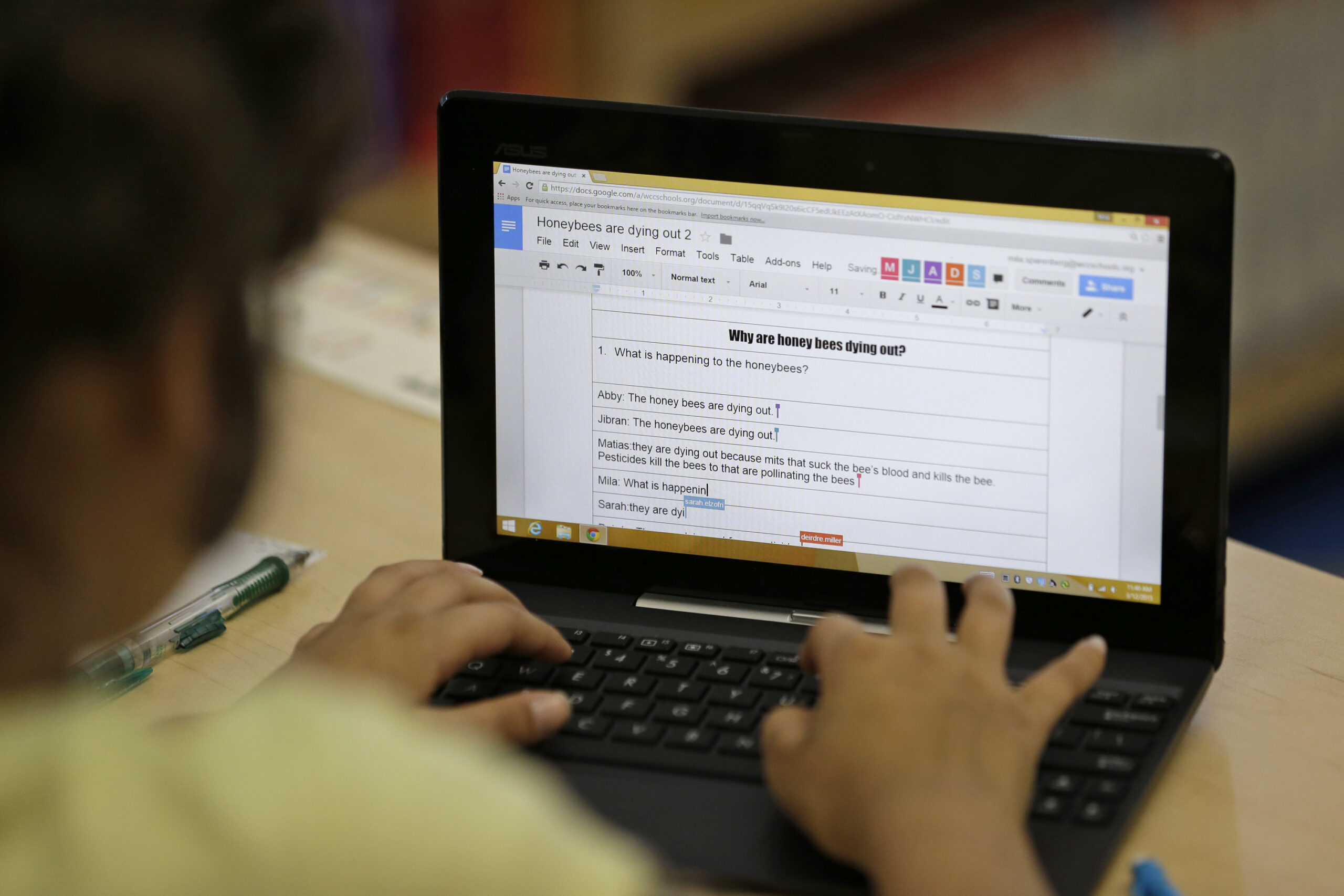 a fourth-grader uses Google docs to complete an exercise at Mira Vista School in Richmond, Calif