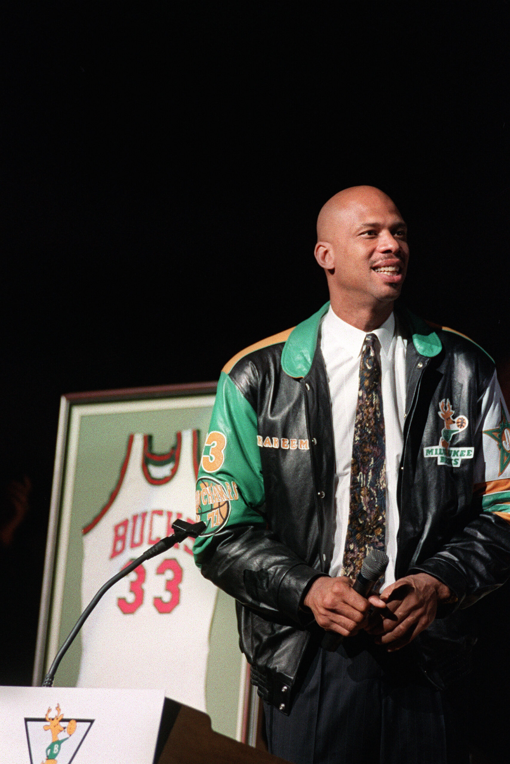 Kareem Abdul-Jabbar pauses while fans cheer as the Bucks retire his jersey