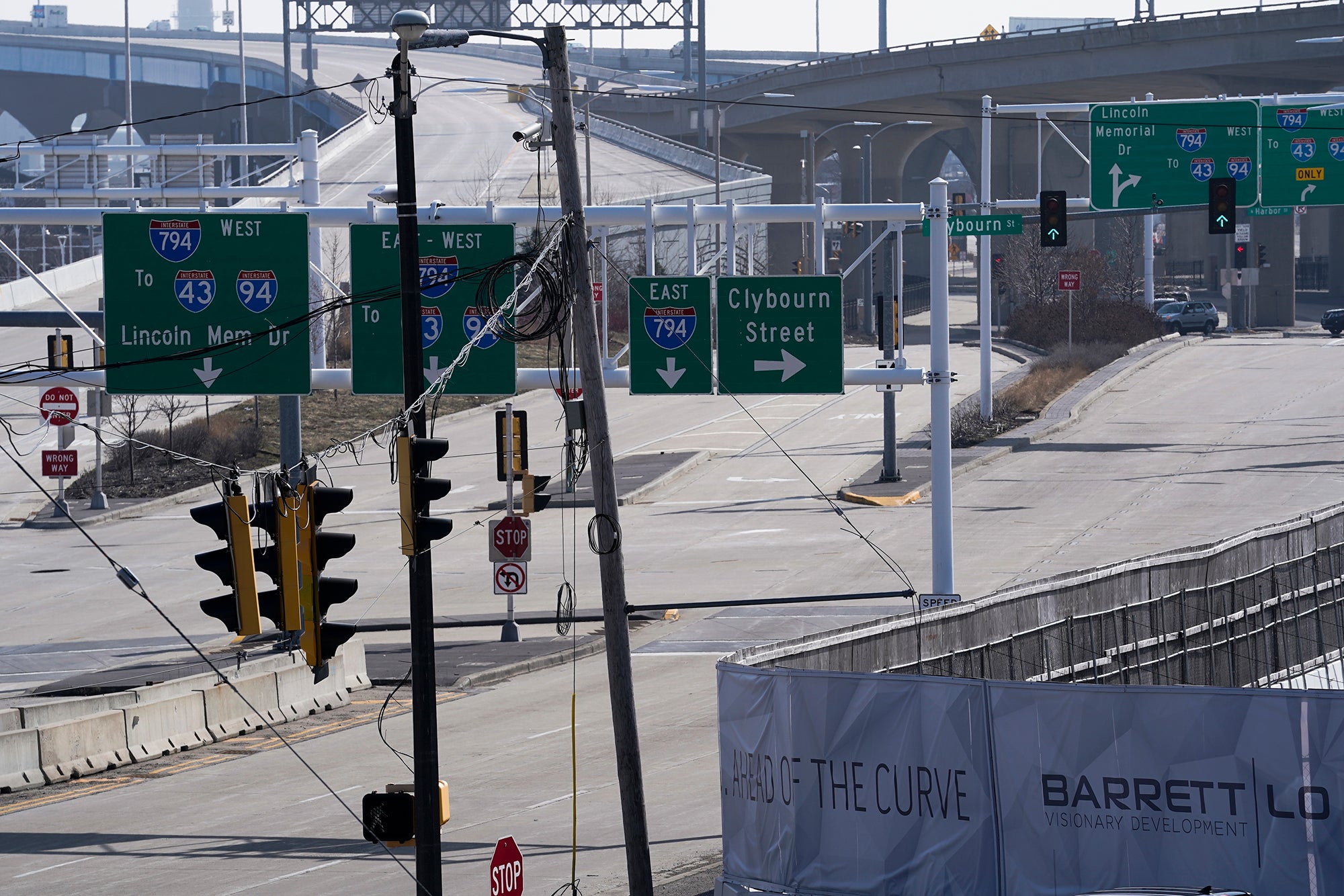 The onramp to the Hoan Bridge is void of traffic