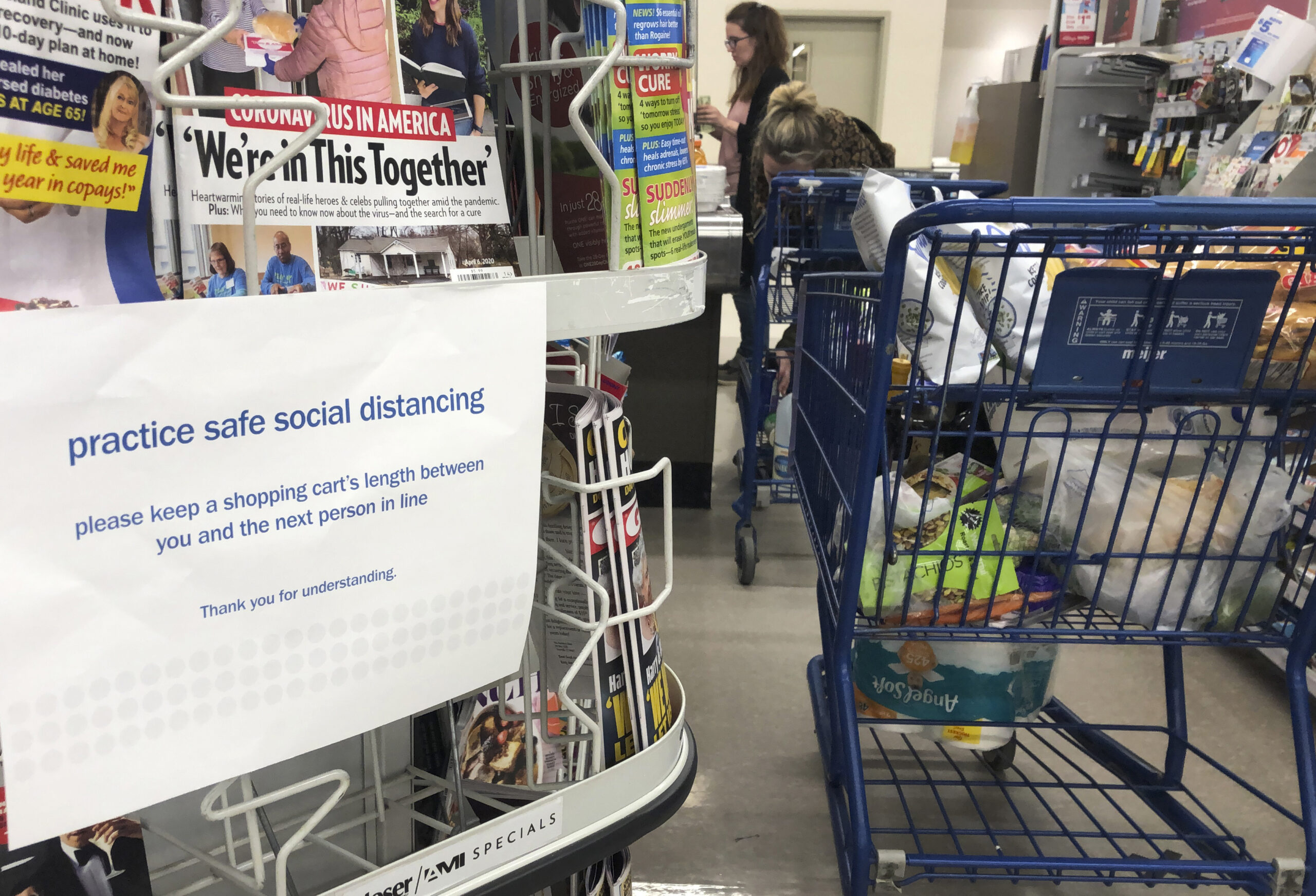 Grocery store sign alerts shoppers to practice social distancing