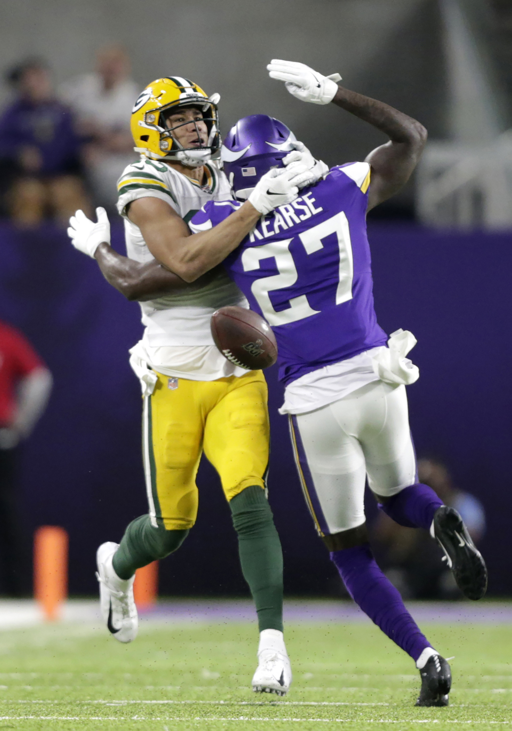 A Vikings defenders breaks up a Packers pass