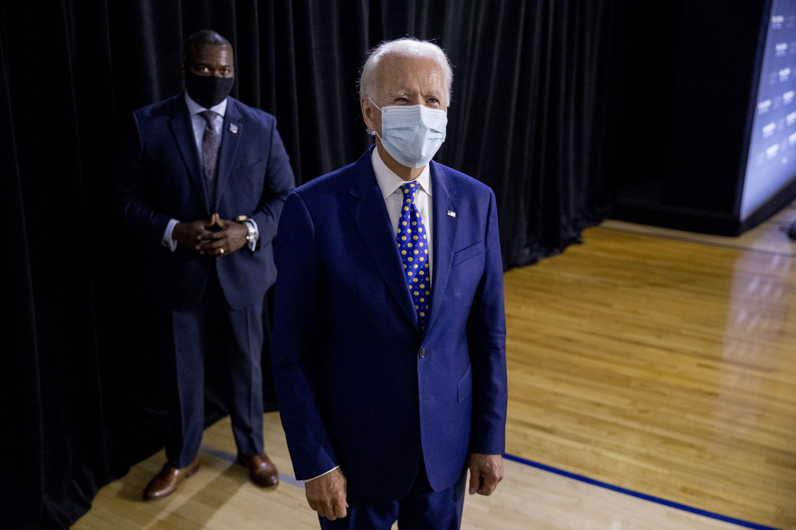 Joe Biden wearing a mask.