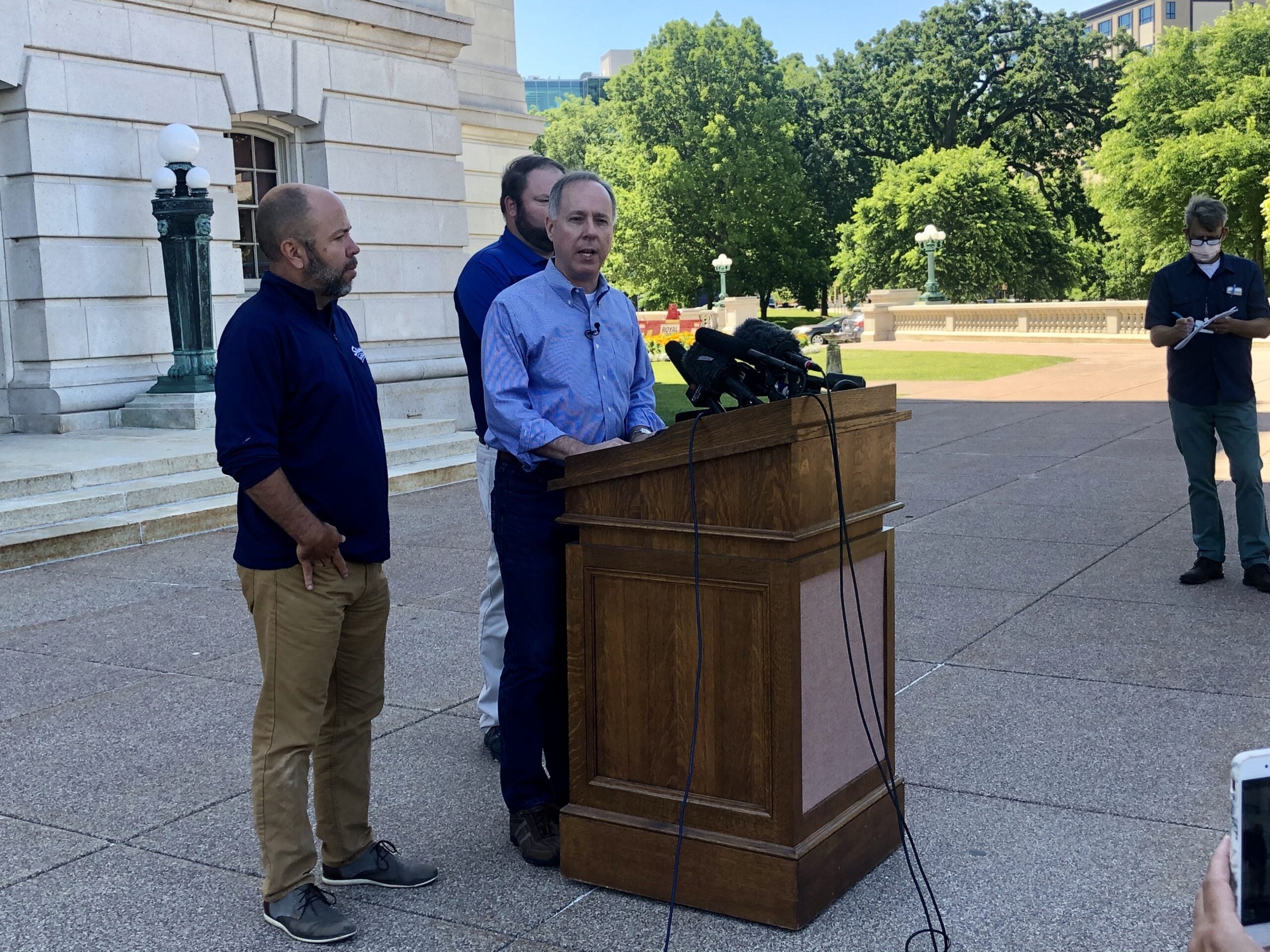 speaker vos at press conference