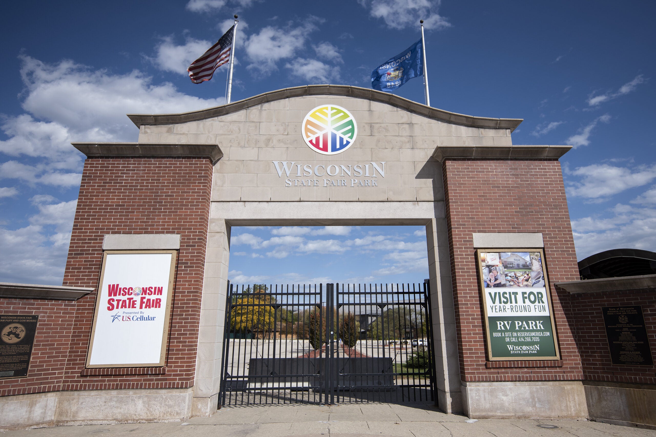 the front gates of the Wisconsin State Fair