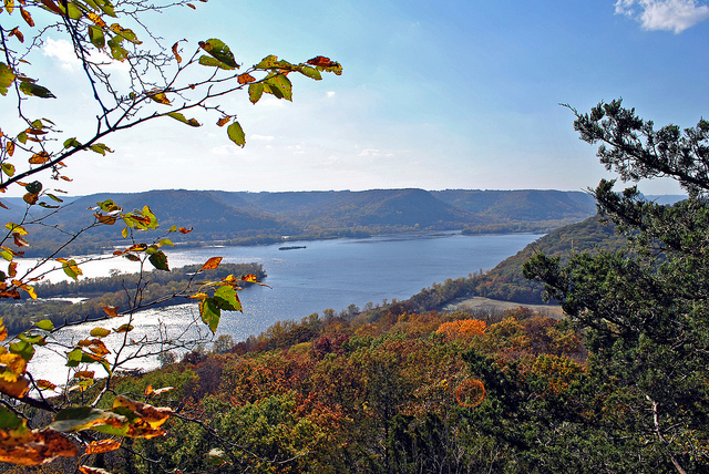 Fall at brady's Bluff, Perrot State Park, Aaron Carlson (CC-BY-SA)