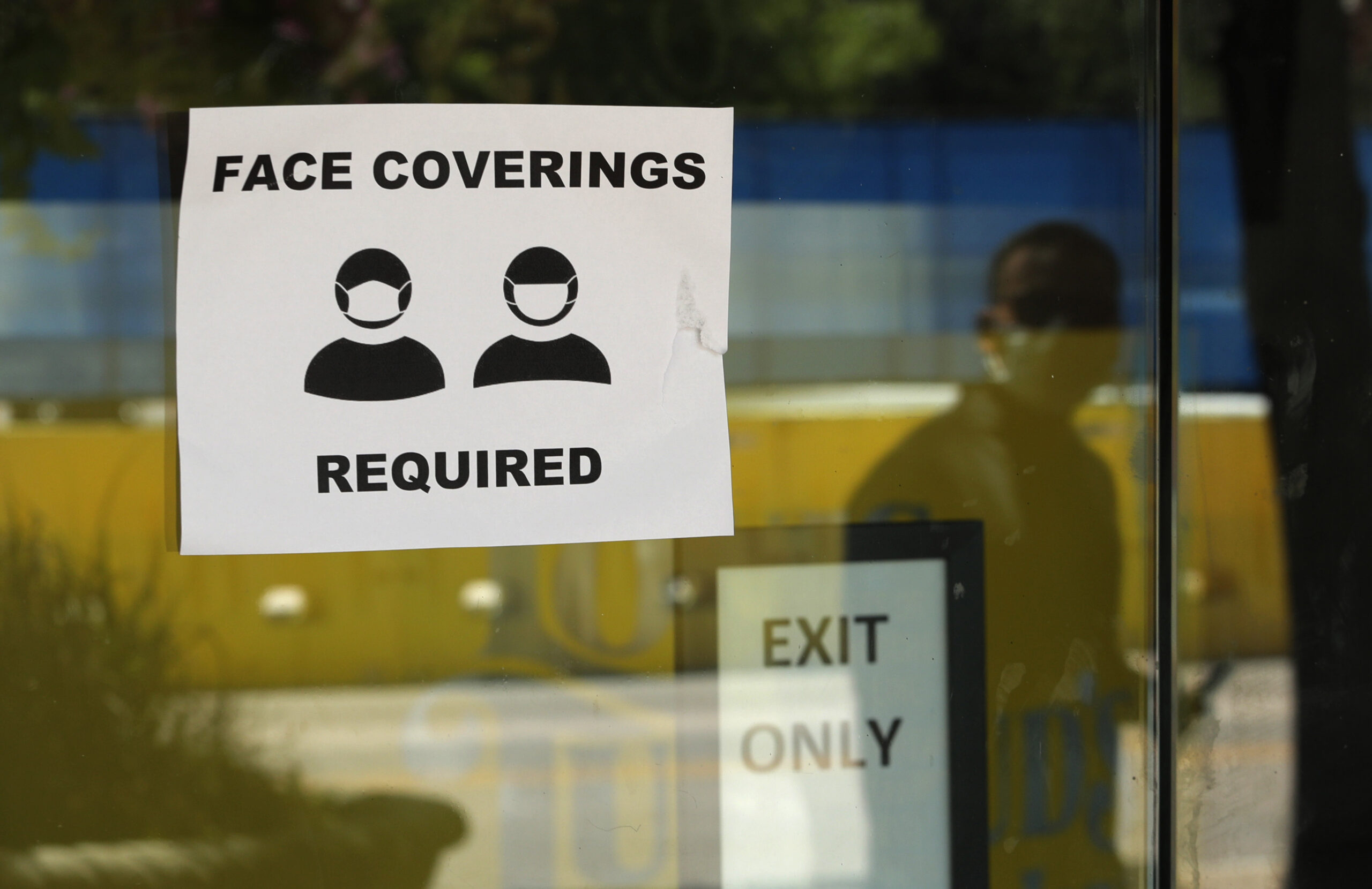 sign requiring face coverings