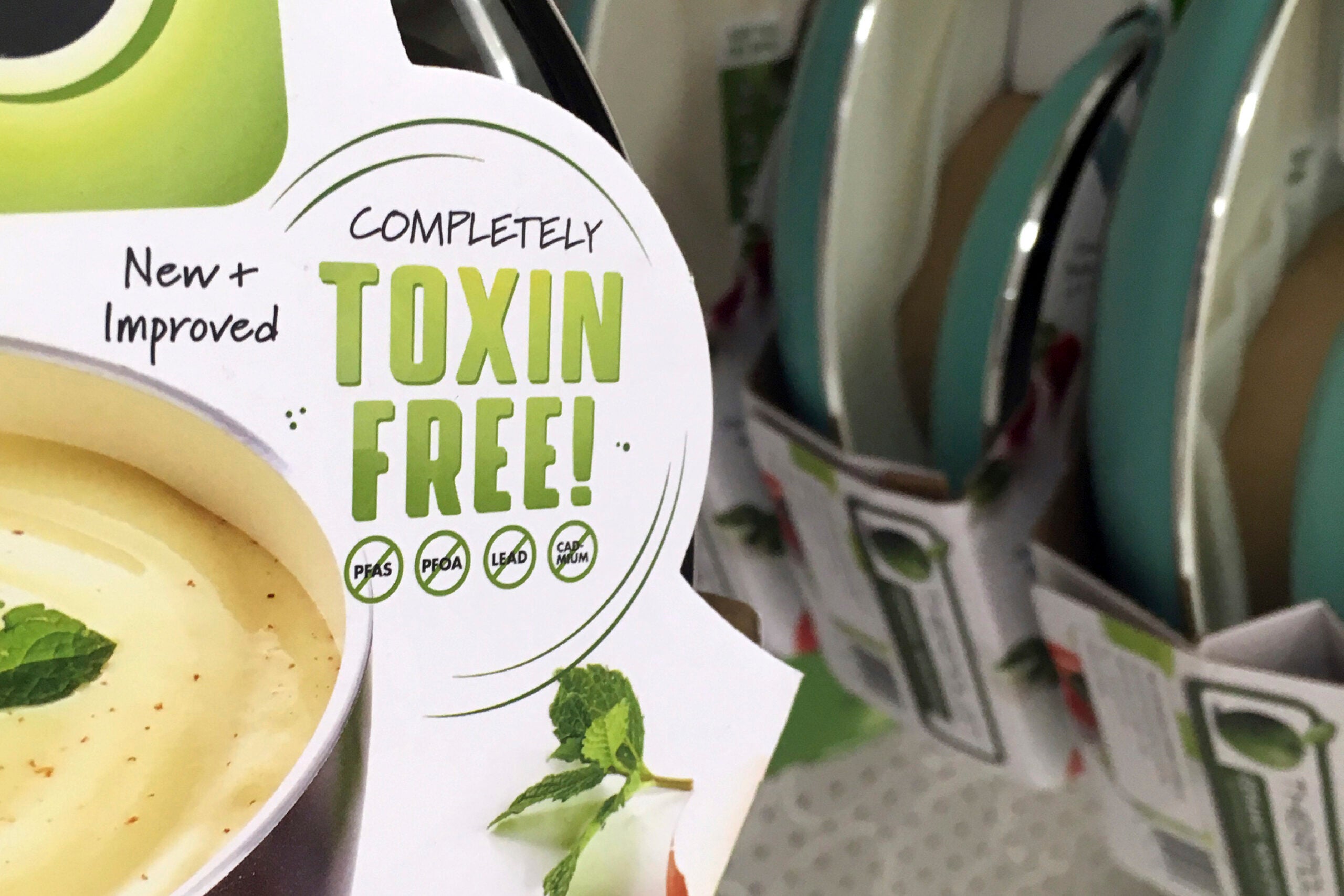 A label states that these pans do not contain PFAS