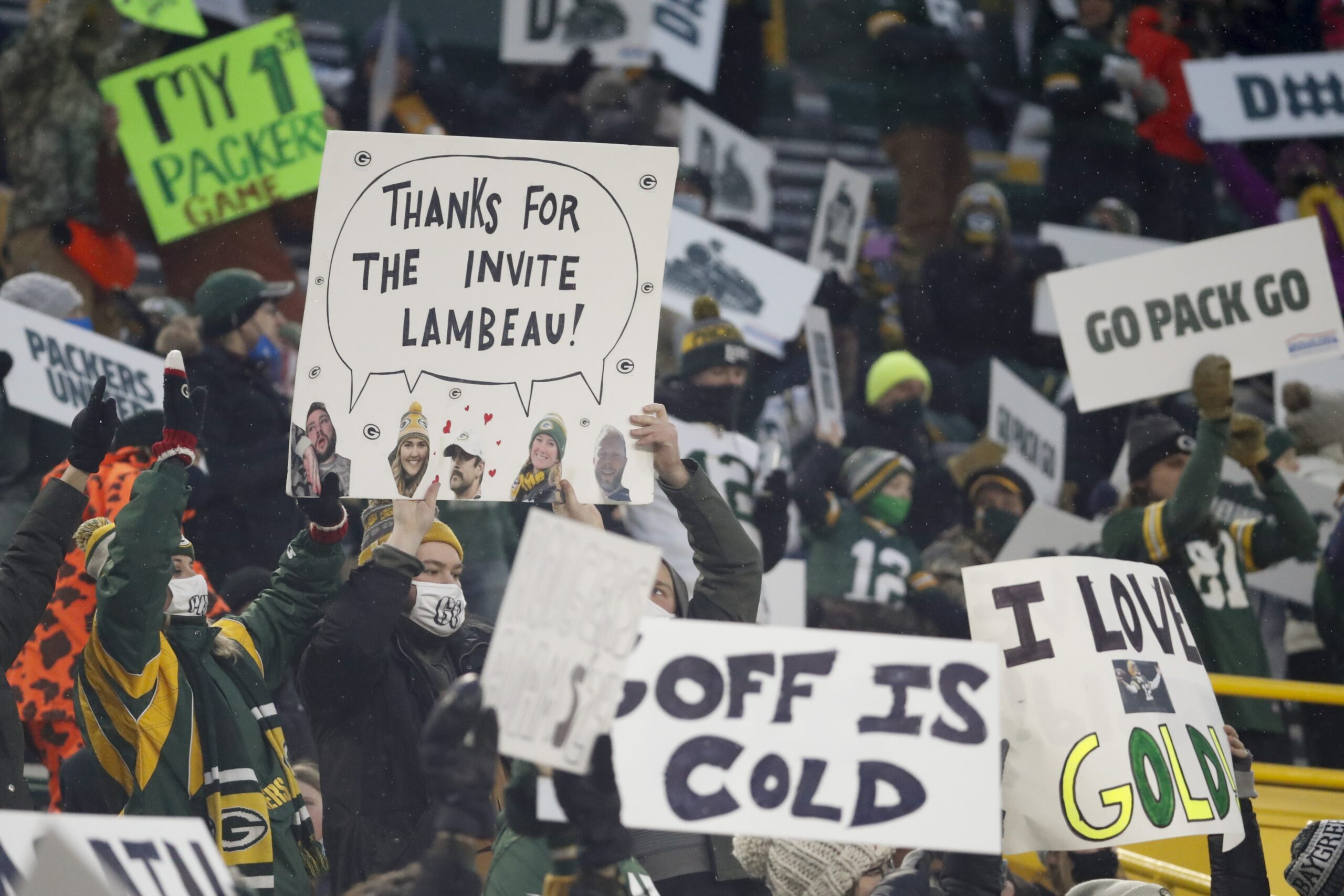 Fans cheer at Lambeau Field for the first time this season