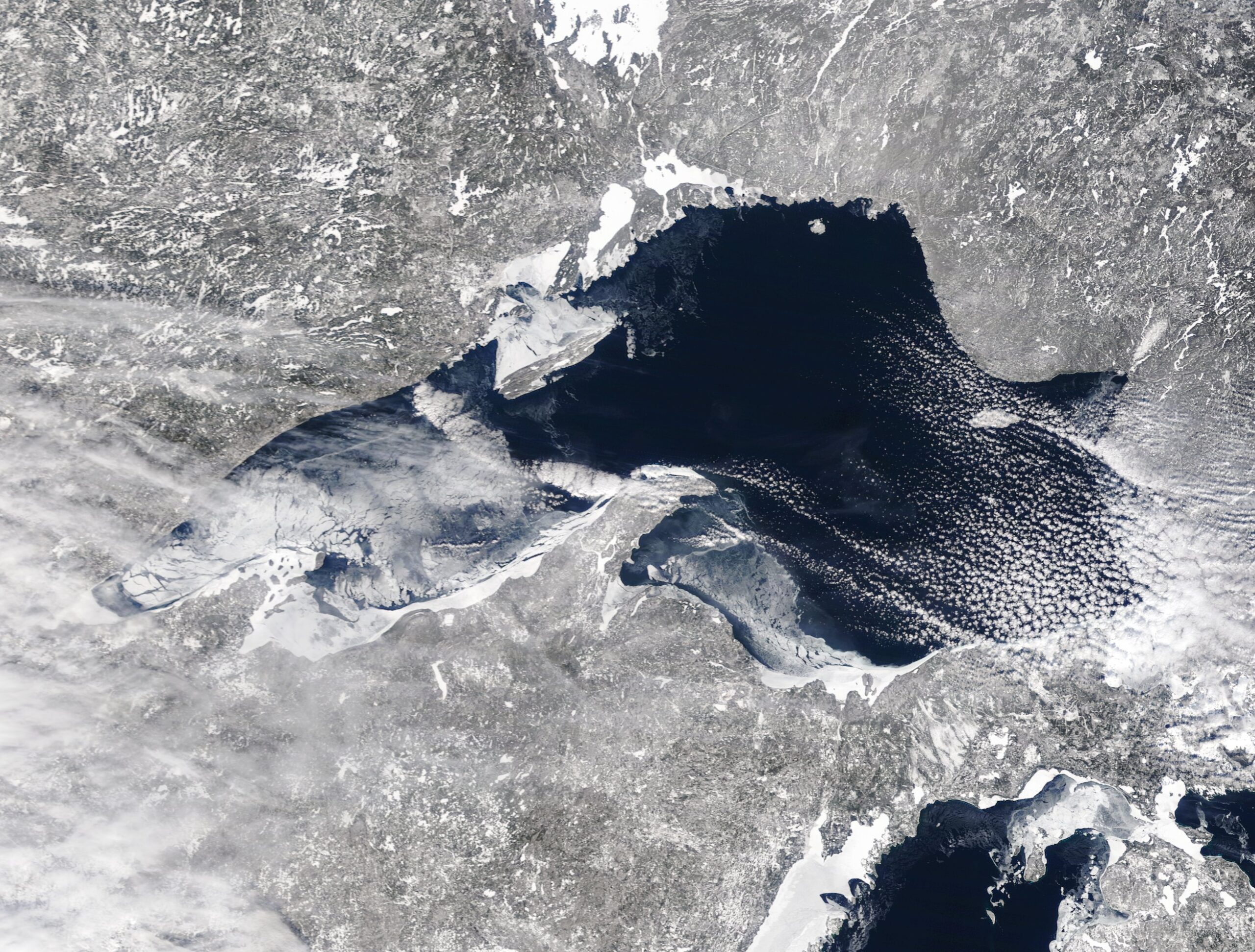 Ice cover on Lake Superior