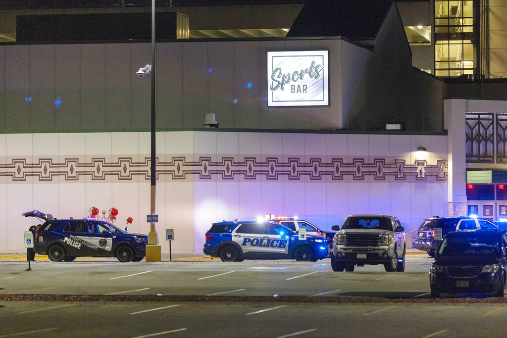 2 Killed, Gunman Slain In Shooting At Green Bay Casino