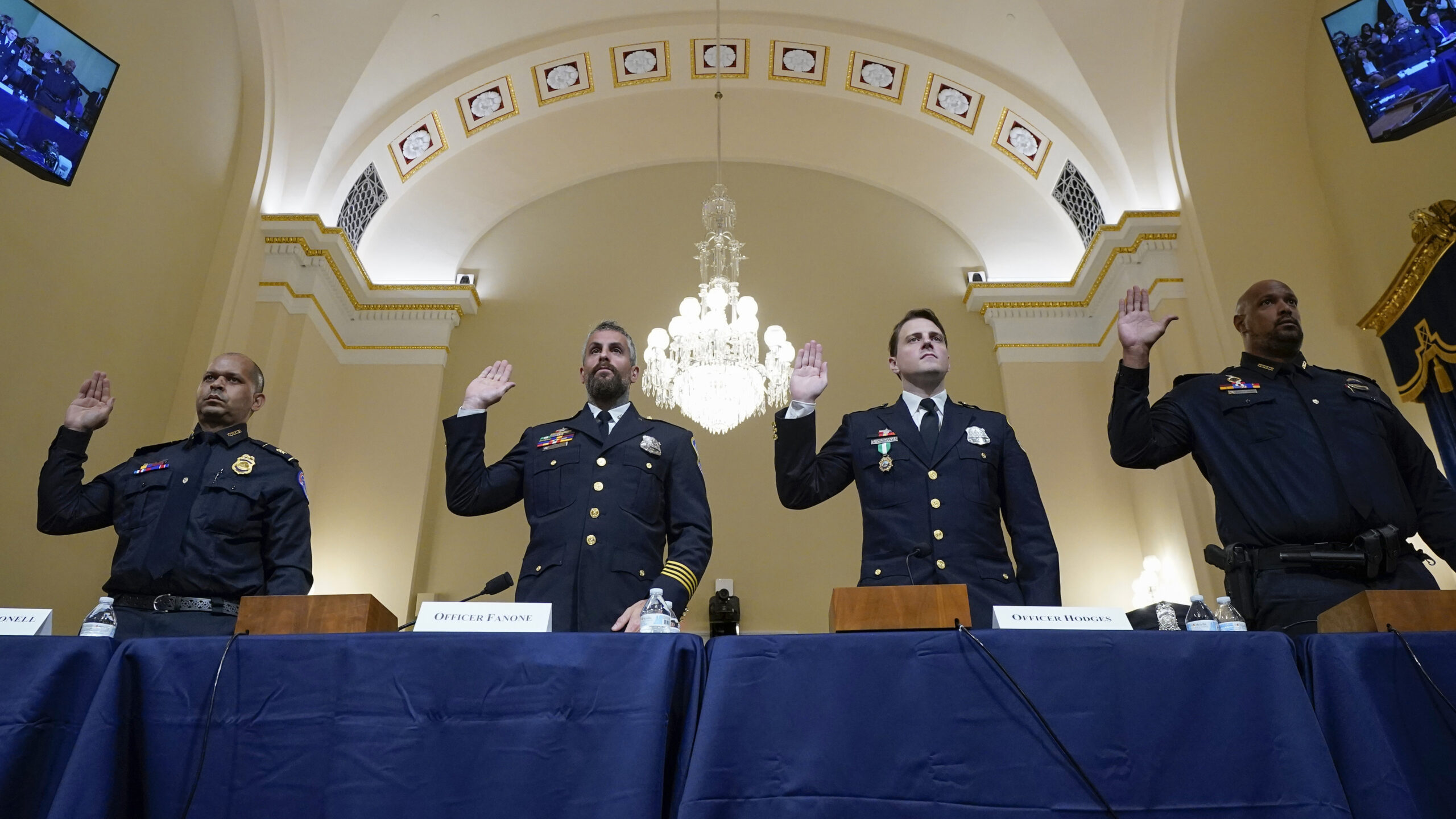 Police officers sworn into testify on Jan. 6