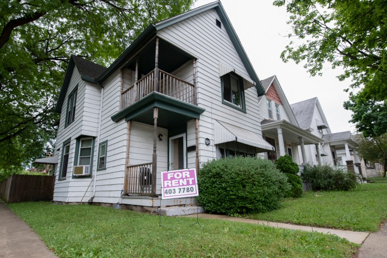 A "for rent" sign