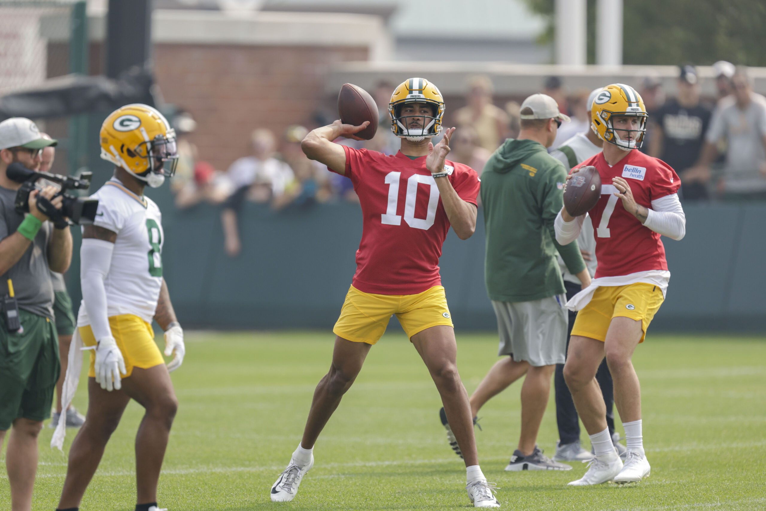 Jordan Love throws a pass at Packers training camp