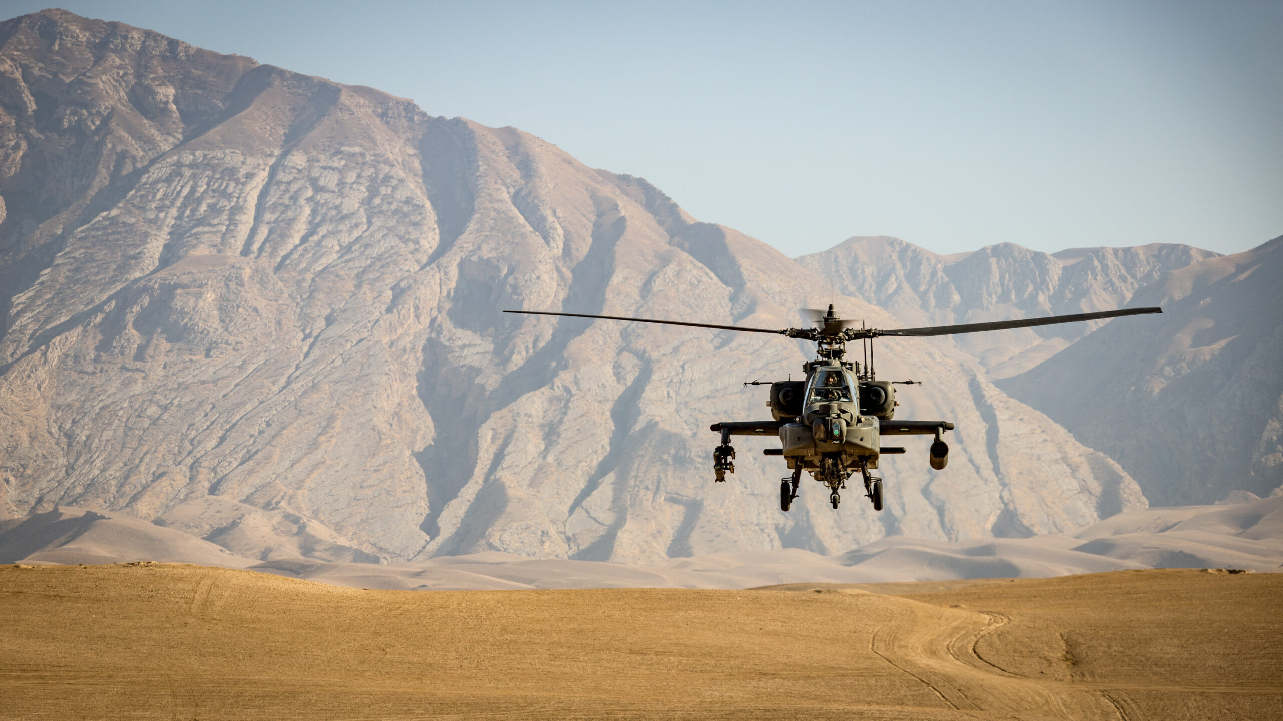 Apache attack helicopter in approach, Sep 2020.