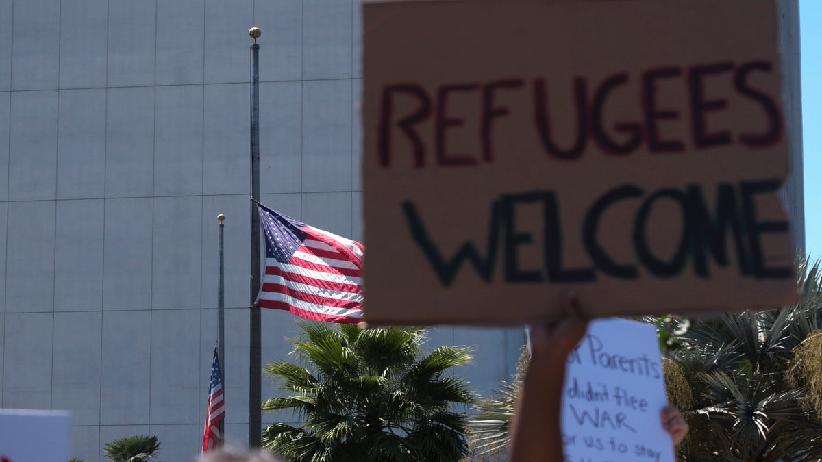 Demonstration to call for an "Open Door" policy for Afghanistan refugees.