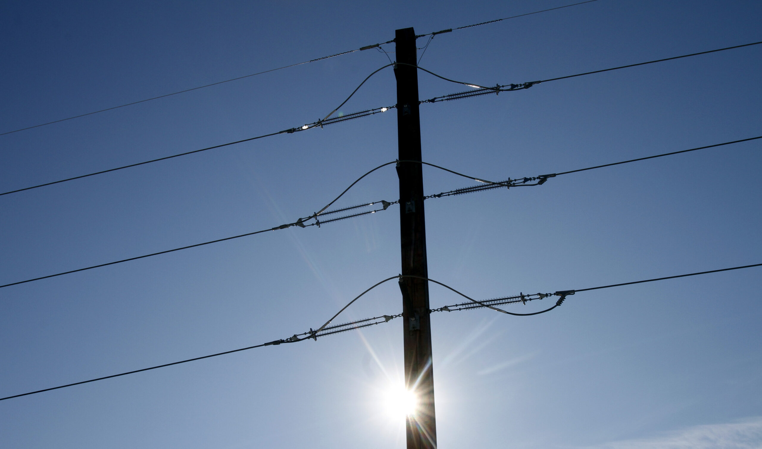 Bipartisan energy bill would block competition on new transmission lines