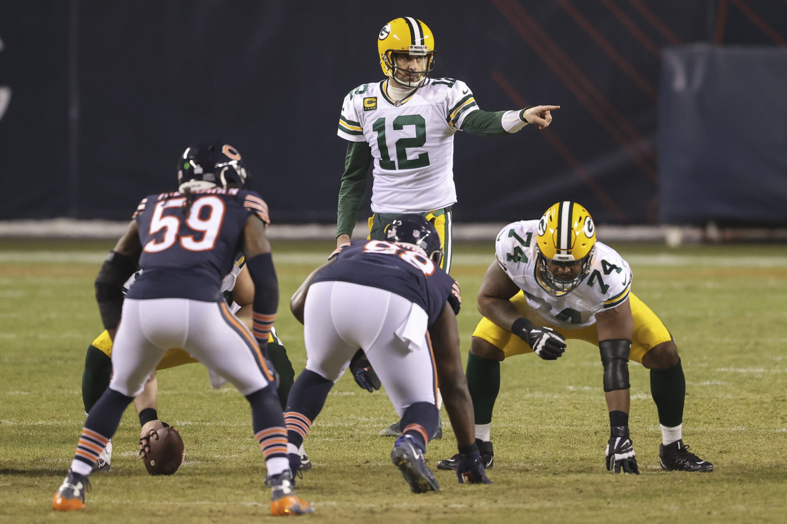 With lead in NFC North, Packers prepare to face division rivals in Chicago