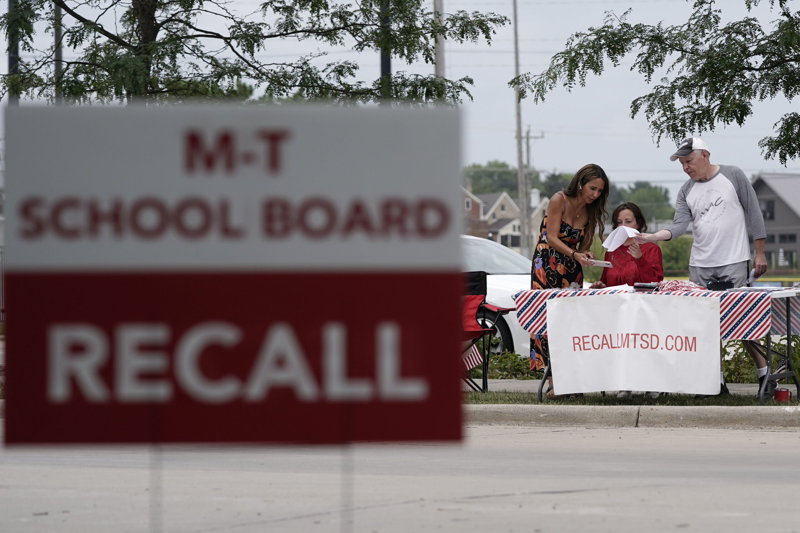 Volunteers collect signatures to recall the entire Mequon-Thiensville School District School Board